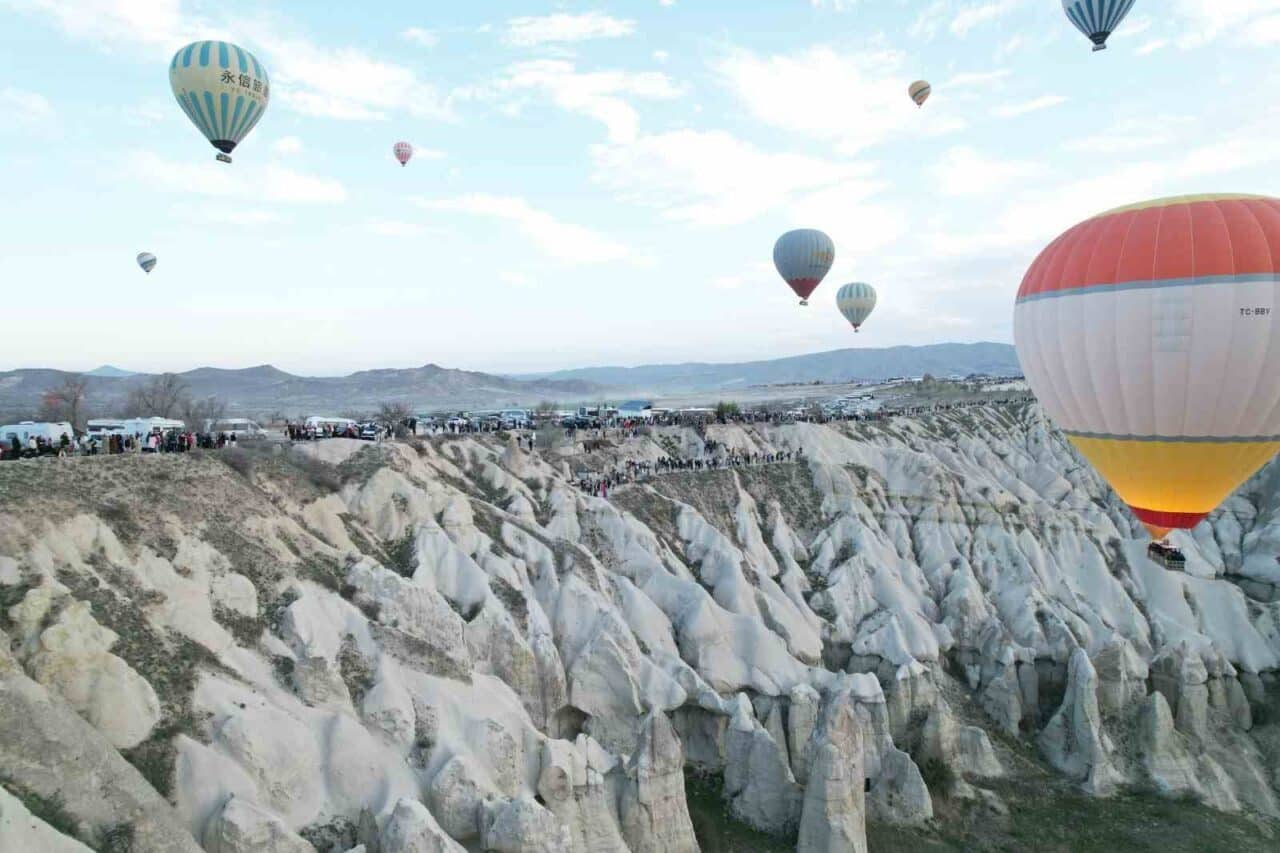 Kapadokya, Ramazan Bayramı dolayısıyla yerli ve yabancı turistlerle dolup taştı.