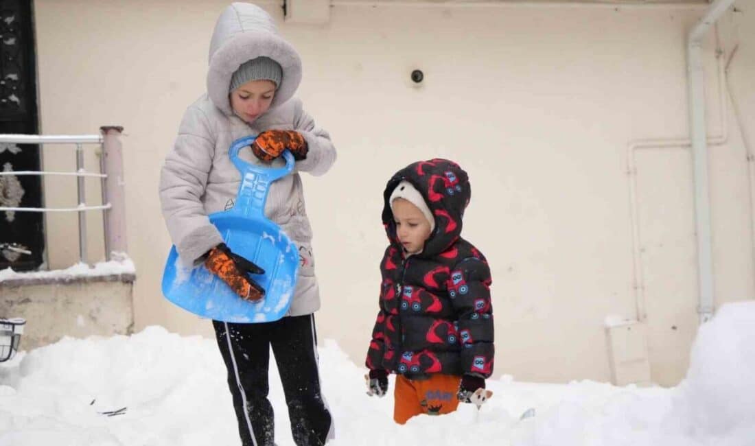 Bayburt’ta Yoğun Kar Yağışı Nedeniyle Tüm Okullar Tatil Edildi Bayburt'ta etkili olan kar yağışı nedeniyle Bayburt Valiliği, 20 Mart