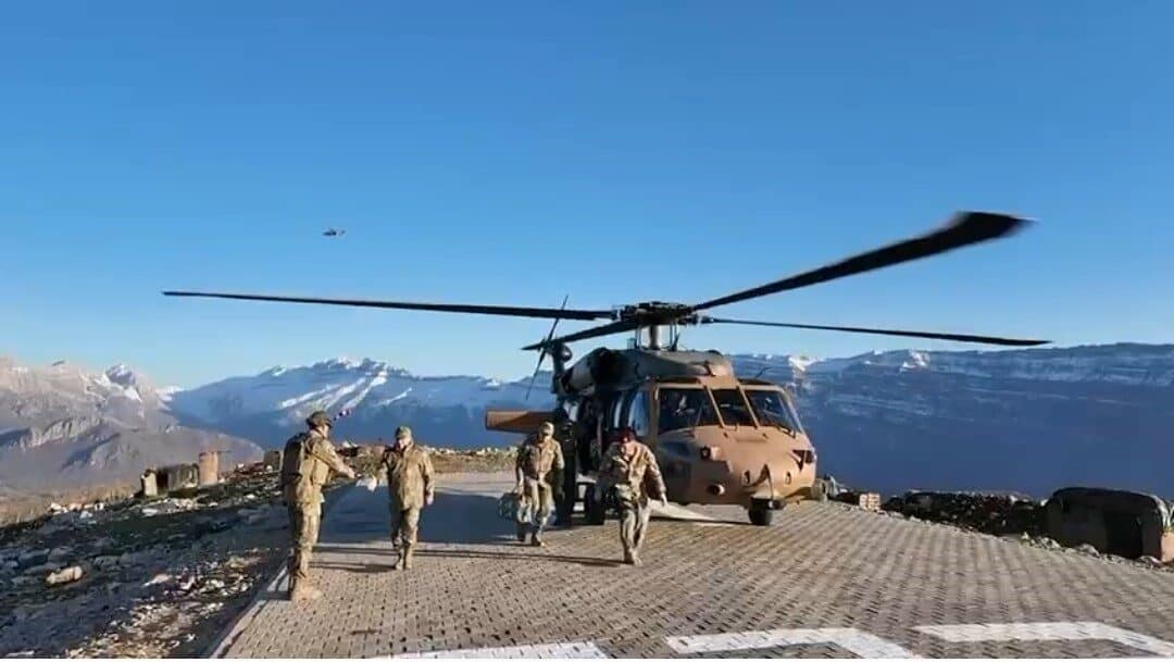 Kara Kuvvetleri Komutanı Orgeneral Selçuk Bayraktaroğlu, Hakkari'nin Çukurca ilçesindeki sınır