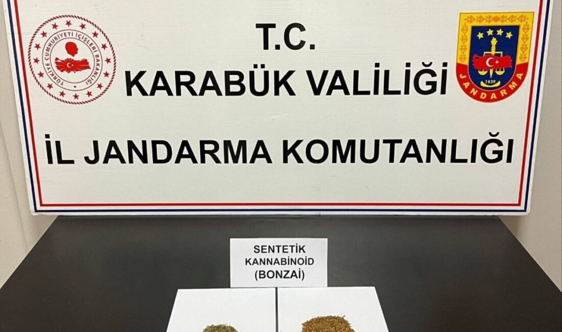 Karabük’te gerçekleştirilen uyuşturucu operasyonunda iki şahıs gözaltına alındı Karabük'te jandarma, düzenlediği uyuşturucu operasyonunda 23,69 gram uyuşturucu ile ruhsatsız
