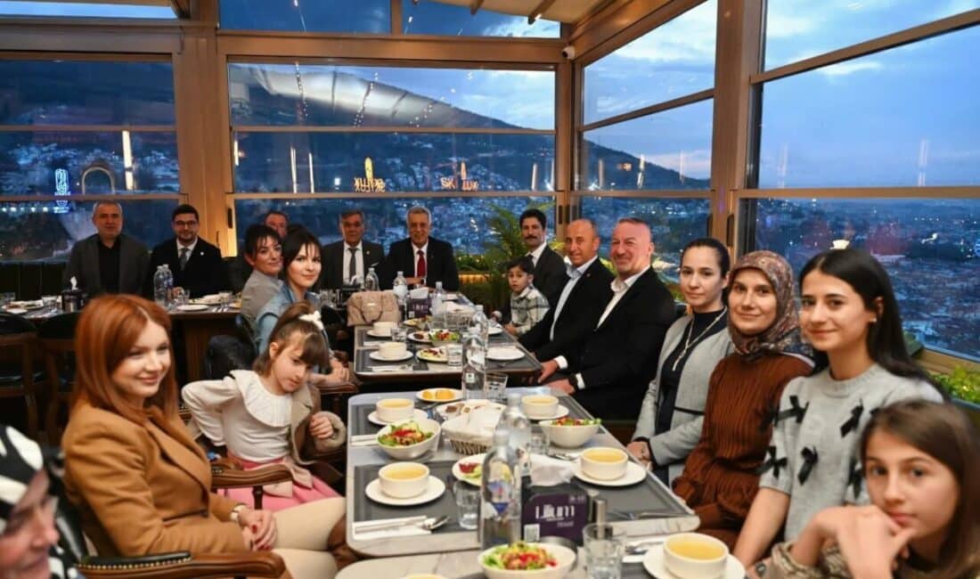 Karacabeyliler Derneği’nin düzenlediği iftar programında birlik duygusu pekişti. Etkinliğe katılan