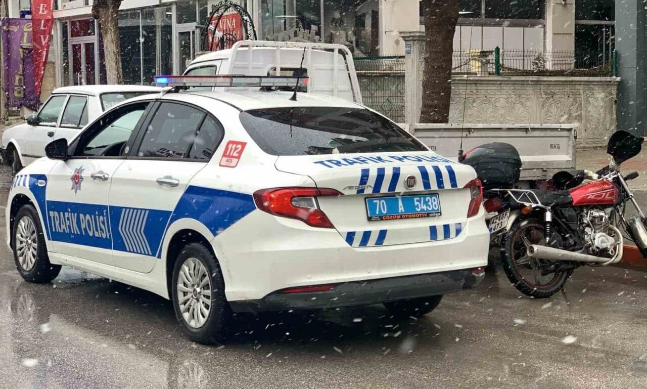 Karaman'da H.K. adlı kadına, motosiklet sürücüsü E.M.Y. çarptı. Yolun karşısına