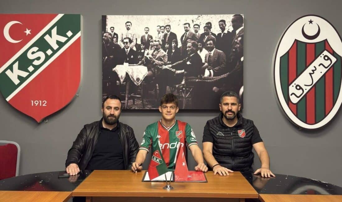 Karşıyaka, 18 yaşındaki forvet Ercan Kulaç’la 5 yıllık imza attı! Karşıyaka, 2006 doğumlu Ercan Kulaç ile 5 yıllık sözleşme imzaladığını