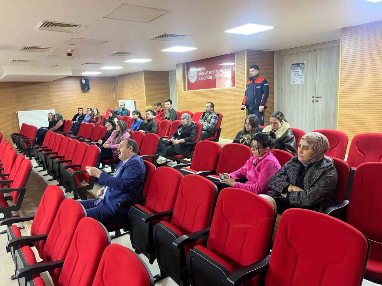 Kars’ta AFAD, vatandaşların afet bilincini artırmak için ‘Afet Farkındalık Eğitimi