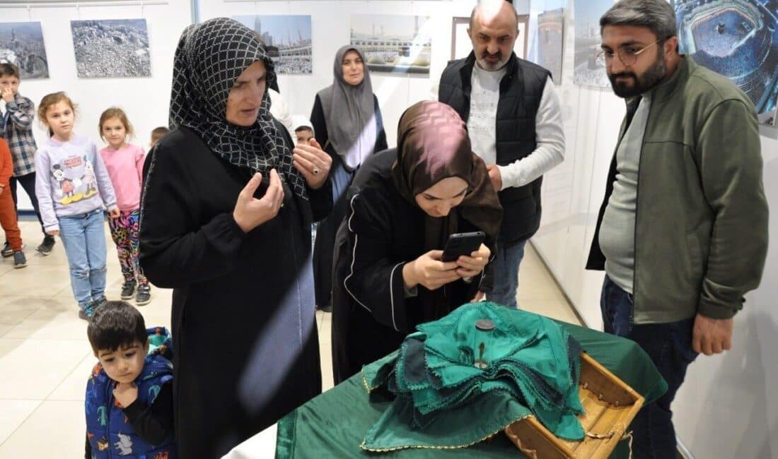 Kartepe’de Ramazan Ayı’na özel Sakal-ı Şerif ziyarete açıldı, yoğun ilgi gördü. Kartepe'de Ramazan ayı dolayısıyla düzenlenen etkinlikte Sakal-ı Şerif, halkın ziyaretine
