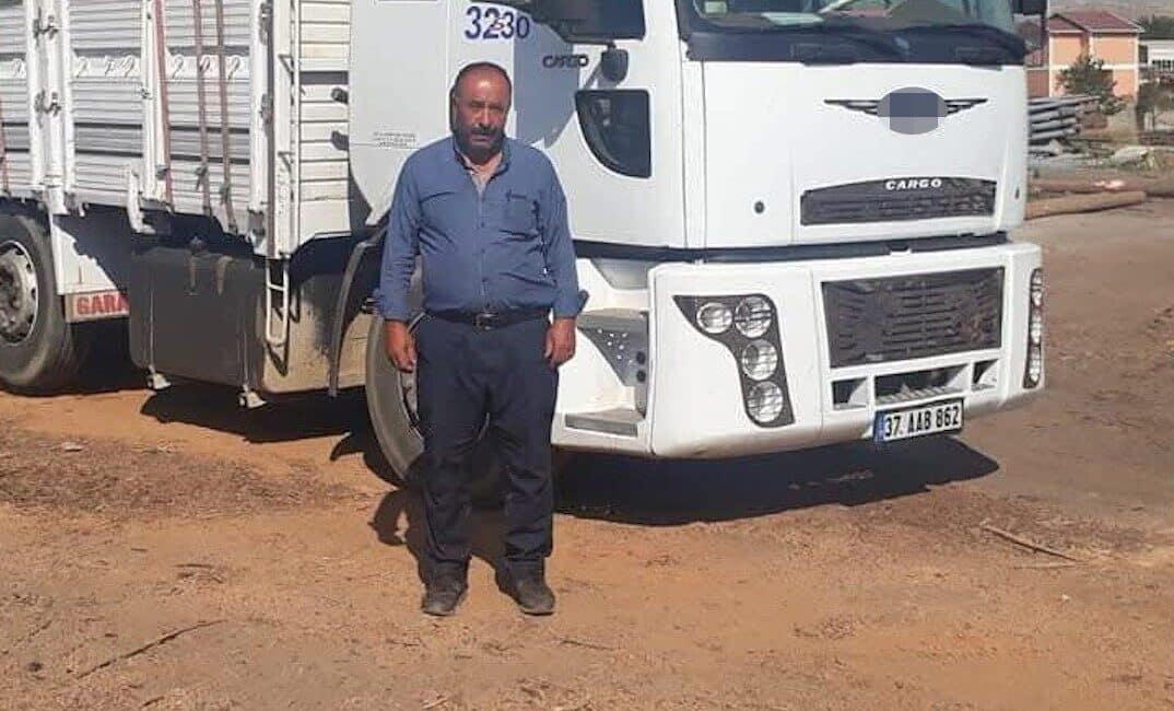 Kastamonu’da Traktörün Devrilmesi Sonucu Tomruk Çekerken Hayatını Kaybeden Vatandaşın Cenazesi Hazırlandı Kastamonu'nun İbrahimli köyünde tomruk çekerken devrilen traktörün altında kalan Haşim