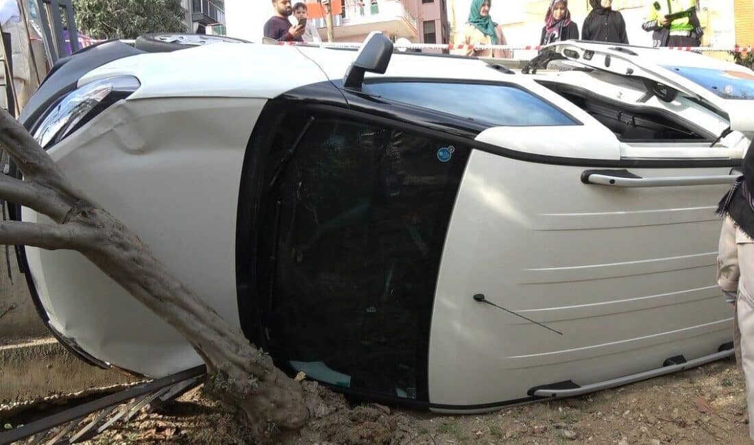 Alanya'da Ayşe G. yönetimindeki hafif ticari araç, bir otomobille çarpıştıktan