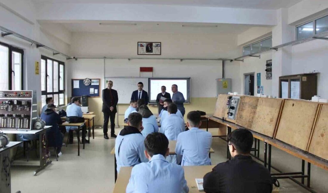 Osmaneli Kaymakamı Abdüssamed Kılıç, Nilüfer Hatun Mesleki ve Teknik Anadolu Lisesi’nde öğrenci ve öğretmenlerle bir araya geldi. Osmaneli Kaymakamı Abdüssamed Kılıç, Nilüfer Hatun Mesleki ve Teknik Anadolu