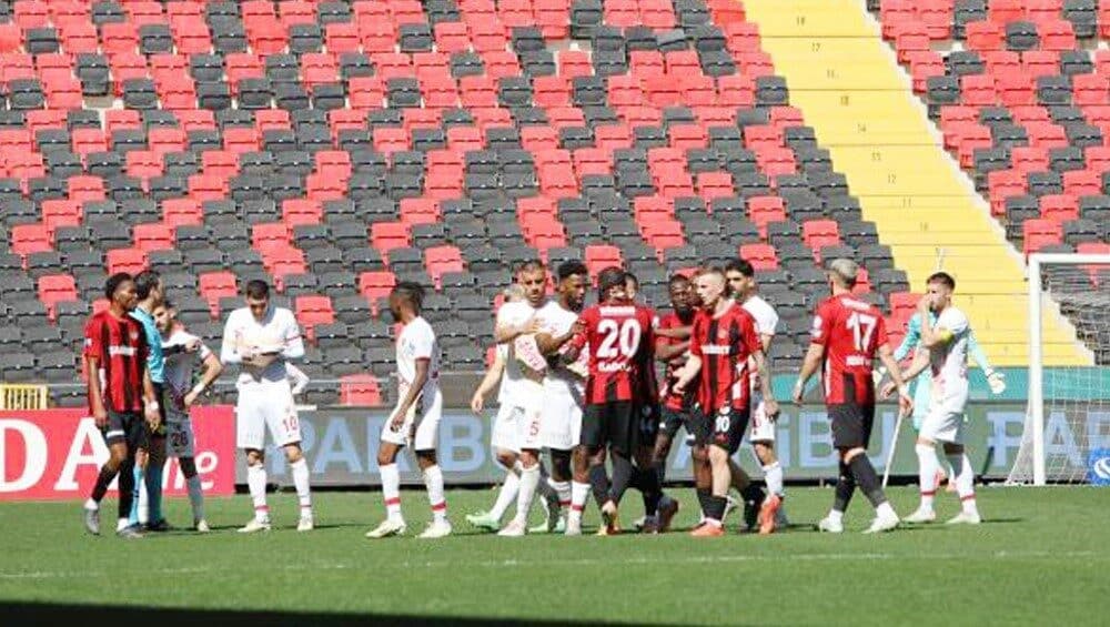 Kayserispor, Süper Lig’in 28. haftasını 17. sırada tamamladı. Kayserispor, Süper Lig 28. haftasında Gaziantep FK'ya 1-0 yenilerek 17.