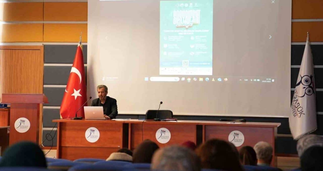 Karabük Üniversitesi İlahiyat Fakültesi'nde düzenlenen toplantıda, Dekan Prof. Dr. Abdulcebbar