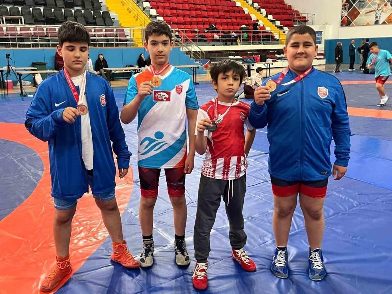 Kepez Belediyespor'un güreşçileri, Türkiye Güreş Federasyonu Küçükler Grup Birinciliği'nde Karaman'da