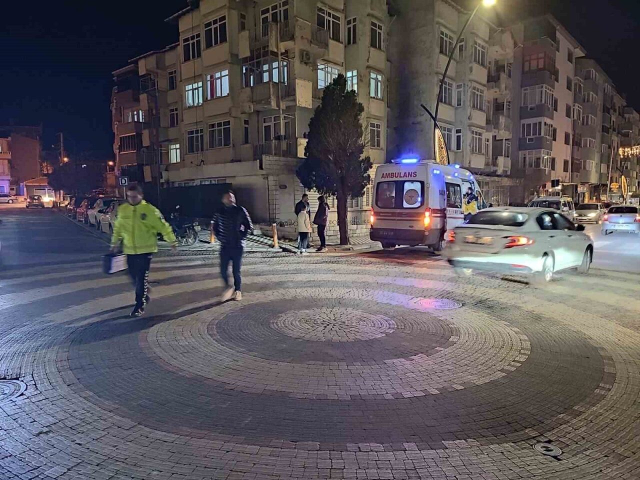 Edirne'nin Keşan ilçesinde, N.Ö. yönetimindeki otomobil, G.Y. idaresindeki motosikletle çarpıştı.
