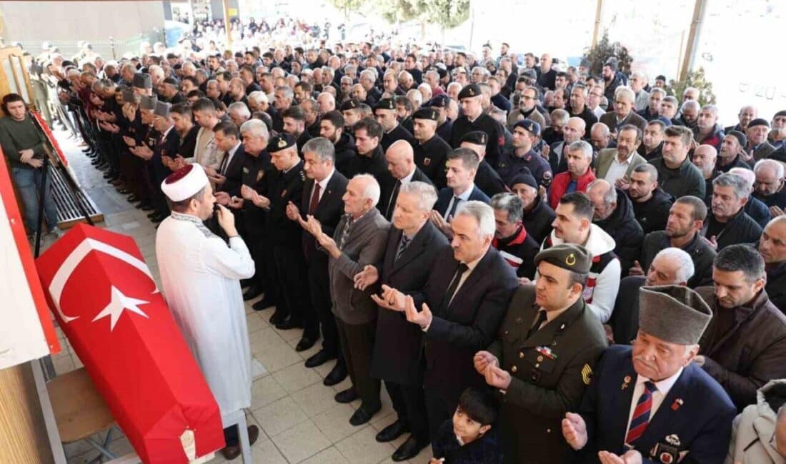 Karabük’te 79 yaşındaki Kıbrıs gazisi Kazım Sezer, düzenlenen cenaze töreni ile son yolculuğuna uğurlandı. Karabük'te 79 yaşındaki Kıbrıs gazisi Kazım Sezer, kemik iliği kanseri