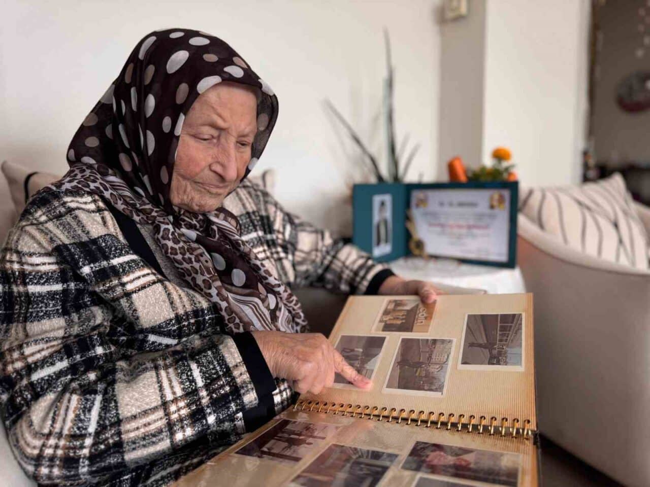 Türk kahramanı Zeki Alpsoley, 1974 Kıbrıs Barış Harekatı'nda Beşparmak Dağları'nda
