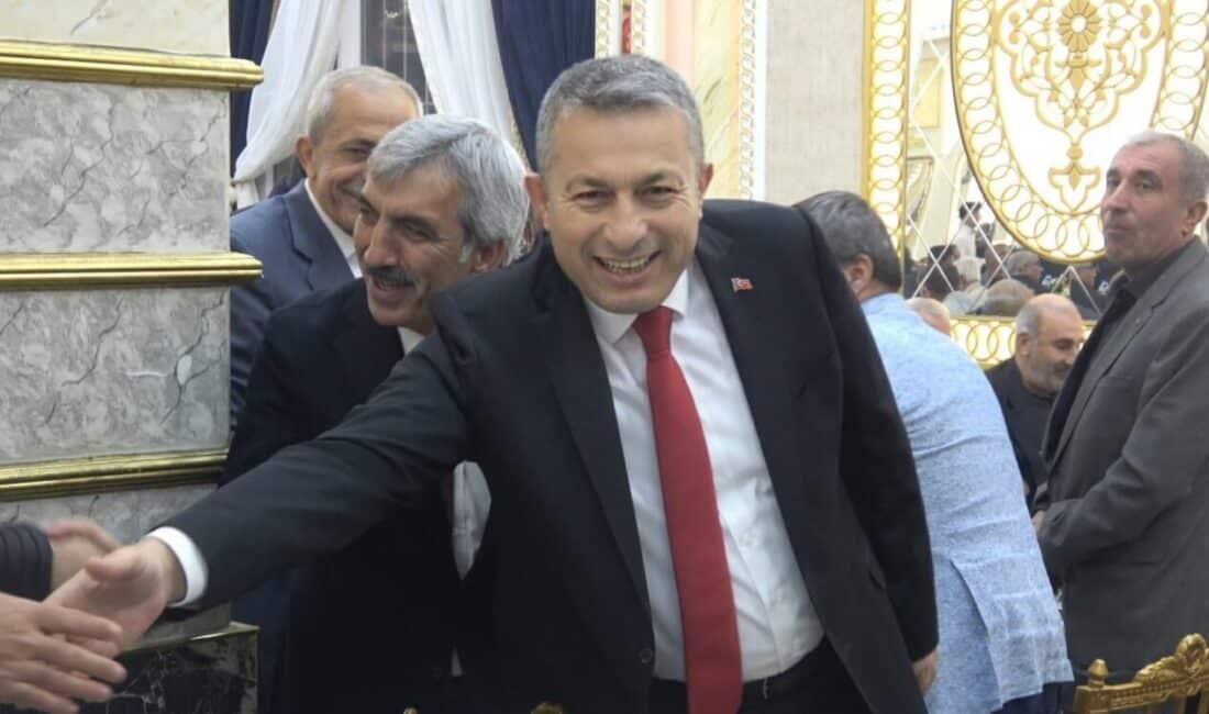 Kilis Valisi Tahir Şahin, Ramazan İftarında Muhtarlarla Bir Araya Geldi Kilis Valisi Tahir Şahin, Ramazan'ın 20. gününde muhtarlarla iftarda bir