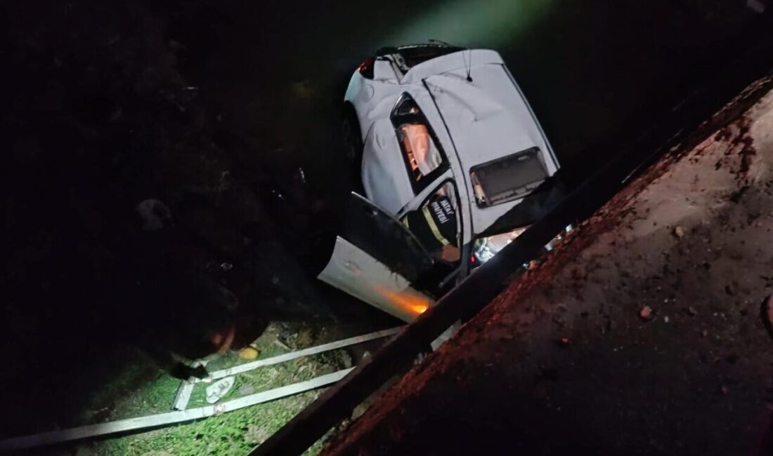 Hatay’da otomobilin sulama kanalına düşmesi sonucu sürücü yaralandı. Hatay’ın Kırıkhan ilçesinde, kontrol kaybı yaşayan otomobil sulama kanalına düştü.