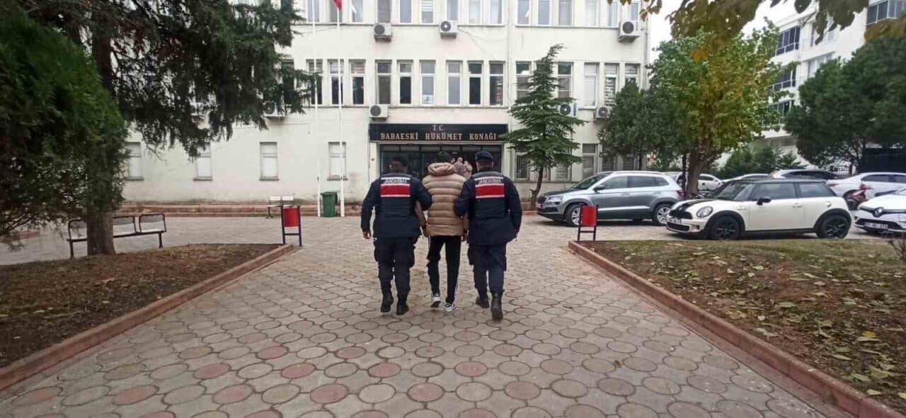 Kırklareli İl Jandarma Komutanlığı, aranması olan ve kesinleşmiş hapis cezası
