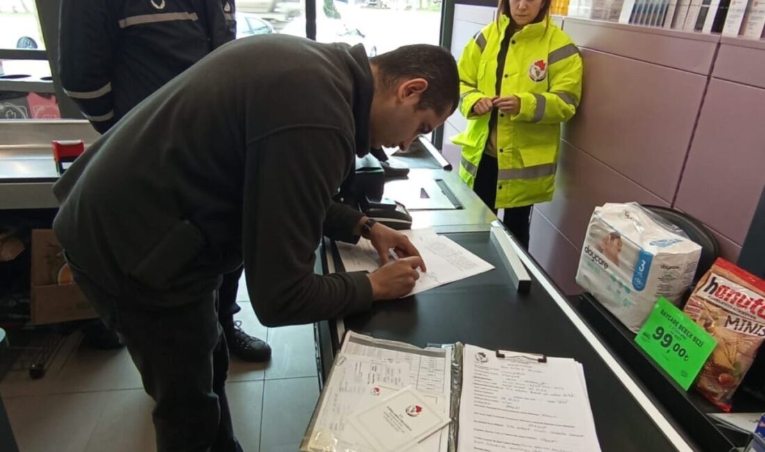 Kırklareli’nde zabıta ekipleri, marketlerde plastik poşetler için denetimlerde bulundu. Kırklareli'nde, İklim Değişikliği ve Sıfır Atık Müdürlüğü ile Zabıta Müdürlüğü