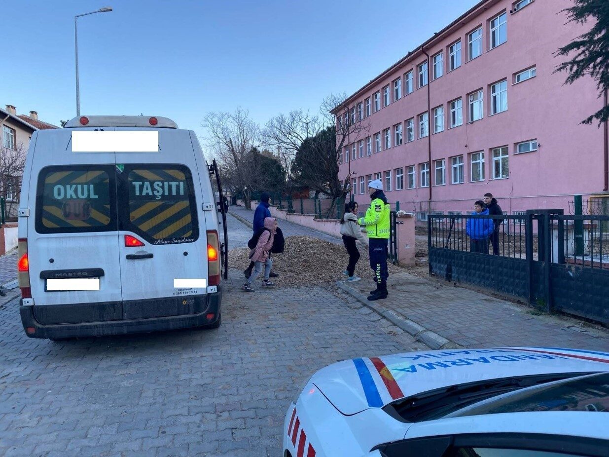 Kırklareli İl Jandarma Komutanlığı, okul servis araçlarının denetimini gerçekleştirdi. Jandarma