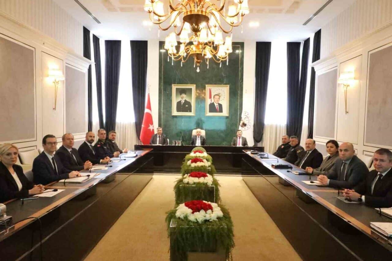 Kırklareli'nde, Vali Uğur Turan'ın başkanlığında sahipsiz sokak hayvanları için denetleme