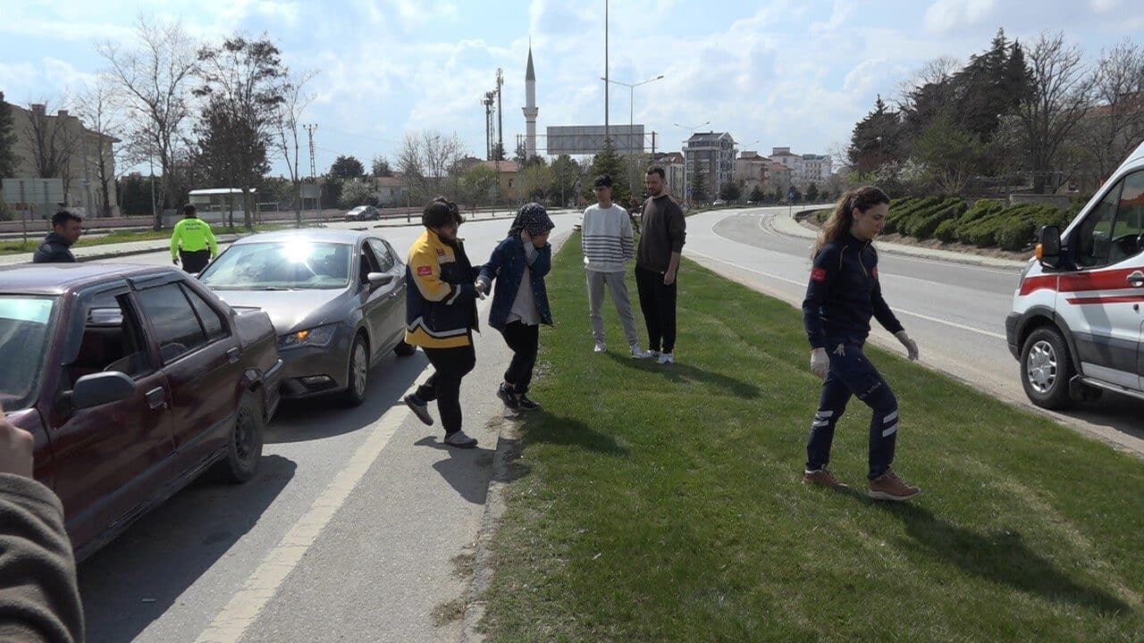 Kırklareli'nin Pınar Mahallesi'nde üç aracın karıştığı kazada, bir kişi yaralandı.