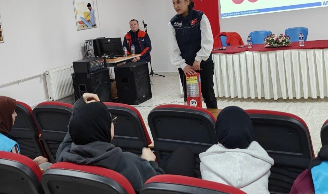 Eskişehir Kız Öğrenci Yurdu’nda AFAD’dan Afet ve Yangın Eğitimi Düzenlendi Eskişehir Kız Öğrenci Yurdu'nda AFAD ekipleri tarafından afet bilinci ve