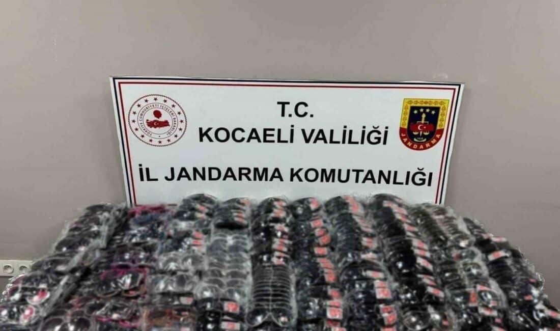 Gölcük’te Sahte 2 Bin Güneş Gözlüğü Ele Geçirildi, İki Şüpheliye Adli İşlem Başlatıldı Kocaeli'nin Gölcük ilçesinde, jandarma ekipleri tarafından gerçekleştirilen operasyonda 2 bin