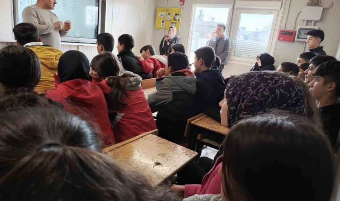 Konteyner Sınıflarda Yazarlık Eğitimi: Mustafa Coşkun Öğrencilere İlham Verdi Adıyaman'ın Besni ilçesindeki Şambayat Anadolu Lisesi öğrencilerine, eğitimci-yazar Mustafa Coşkun