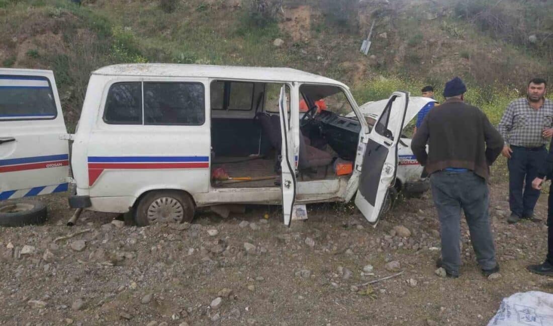 Köşk’te Kontrolden Çıkan Minibüs Şarampole Düştü, Yaralı Yok! Aydın'ın Köşk ilçesindeki Mezeköy Mahallesi'nde, Ş.O. yönetimindeki minibüs kontrolden çıkıp