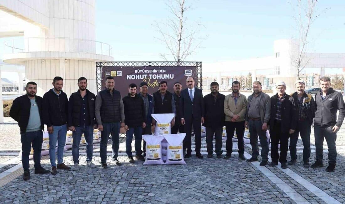 Konya Büyükşehir Belediyesi, kırsal kalkınmayı desteklemek amacıyla çiftçilere nohut tohumu