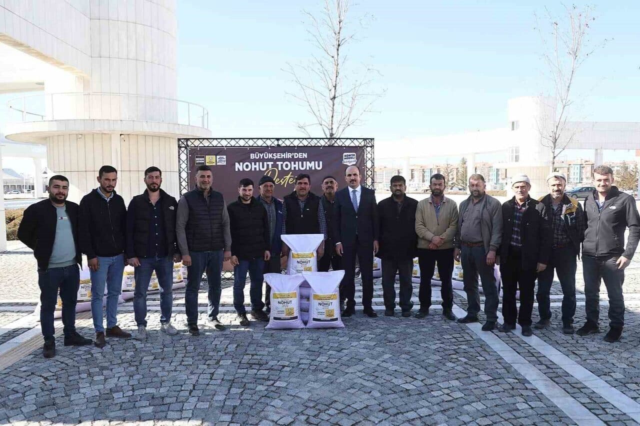 Konya Büyükşehir Belediyesi, kırsal kalkınmayı desteklemek amacıyla çiftçilere nohut tohumu