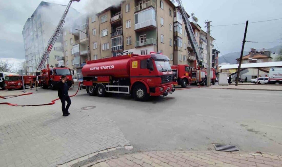 Seydişehir’de 5 Katlı Apartmanın Çatı Katında Yangın Paniği Yaşandı Konya'nın Seydişehir ilçesinde bir apartmanın çatı katında çıkan yangın paniğe