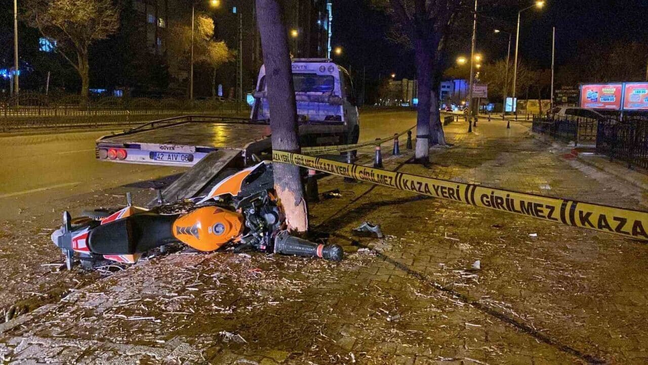 Konya'nın Selçuklu ilçesinde, 19 yaşındaki M.M.K.'nın kullandığı motosiklet kontrolden çıkarak
