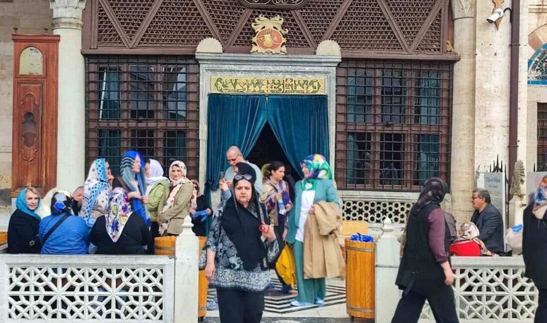 Konya’da Sakal-ı Şerif, Ramazan Ayı’nda Ziyarete Açıldı Konya'da Ramazan ayının 26. gününde Sakal-ı Şerif, Mevlana Müzesi'nde geniş