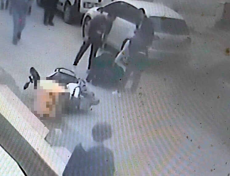 Keşan’da Sokak Köpekleri Tarafından Kovalayan Motokurye Kaza Sonucu Yaralandı Edirne'nin Keşan ilçesinde 19 yaşındaki motokurye M.Y., sokak köpeklerinin kovalaması