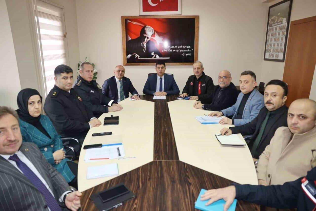 Körfez'de "Marmara Bölgesi Deprem Hazırlıkları" toplantısı, Kaymakam Uğur Kalkar başkanlığında