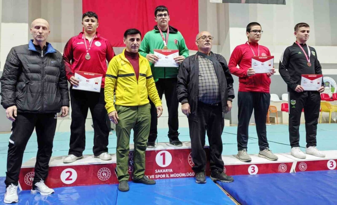 Körfez Gençlerbirliği'nin sporcusu Ali Rıza Şeker, Sakarya'da gerçekleştirilen Okul Sporları