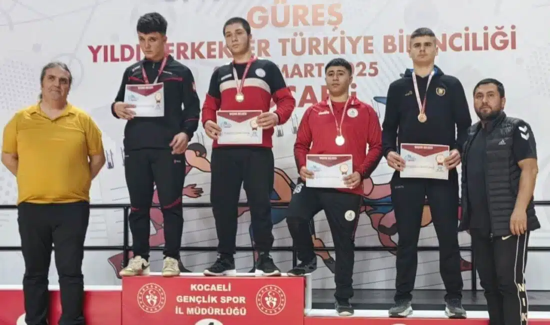 Kocaeli'de düzenlenen Okul Sporları Güreş Yıldız Erkekler Türkiye Birinciliği'nde Körfez