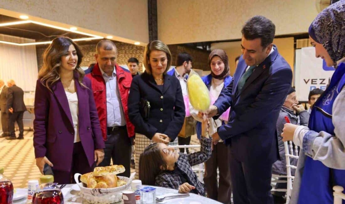 Bilecik’te Vali Aygöl ve eşi, koruyucu ailelerle iftarda buluştu Bilecik'te Vali Şefik Aygöl ve eşi Nazlı Aygöl, koruyucu aileler