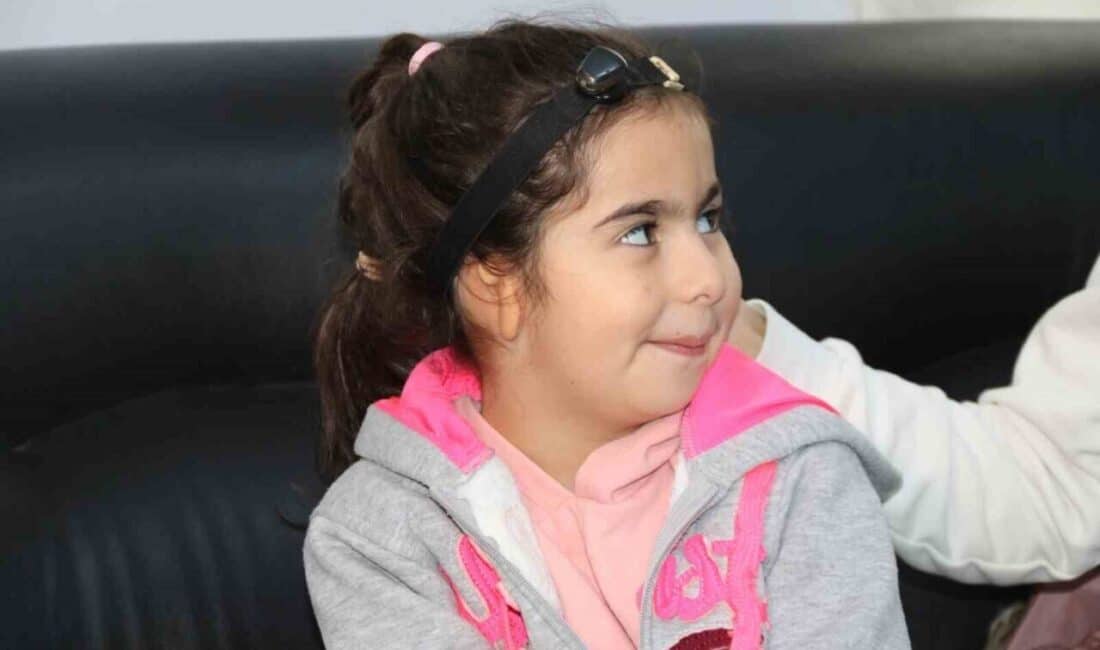 Eskişehir'de doğuştan kulaksız olan 6 yaşındaki Zeynep Demir’in tedavisi için