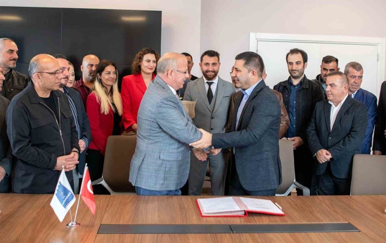 Kuşadası Belediyesi, Belediye İş Sendikası ile toplu iş sözleşmesi imzaladı.
