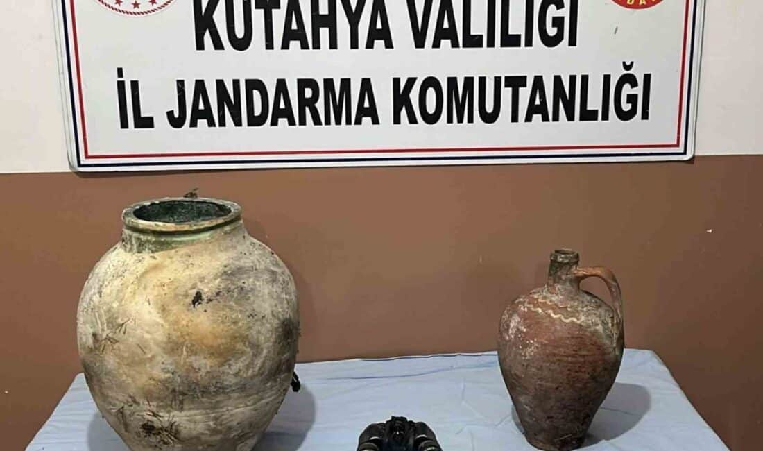 Kütahya’da Jandarma, izinsiz kazı yapan 10 kişiye operasyon düzenledi! Kütahya'da Jandarma ekipleri, izinsiz kazı yapan 10 şüpheliye yönelik Gediz