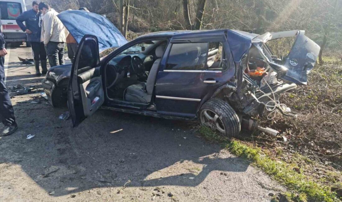 Zonguldak’ta Trafik Kazası: 3 Yaralı, Araçlar Kullanılamaz Hale Geldi Zonguldak'ta meydana gelen trafik kazasında B.Ş. yönetimindeki kamyonet, S.Ö.'nün otomobile