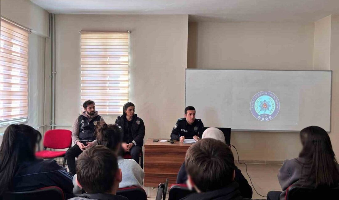 Refahiye’de Lise Öğrencilerine Güvenlik Eğitimi Verildi Erzincan'ın Refahiye ilçesinde düzenlenen "Kariyer Günleri" etkinliği kapsamında Refahiye Fen