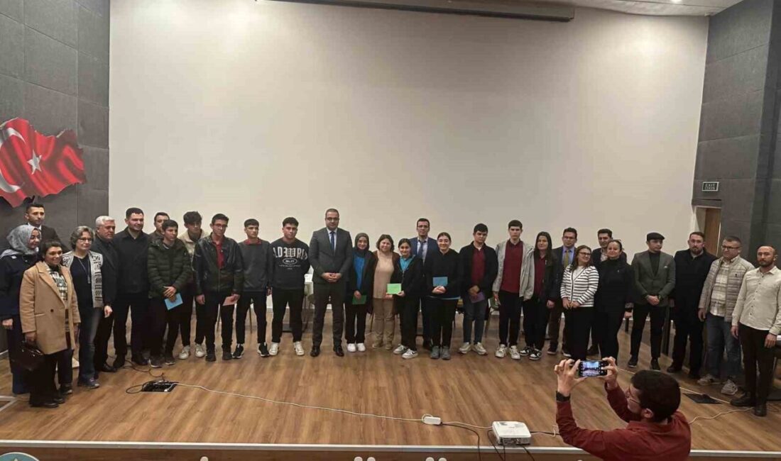 Sarıgöl’de “Bir Yıldız, Bir Hilal; İlelebet İstiklal” Bilgi Yarışması Büyük Bir Coşkuyla Gerçekleştirildi Sarıgöl'de 'Bir yıldız, bir hilal; İlelebet İstiklal' temalı bilgi yarışması