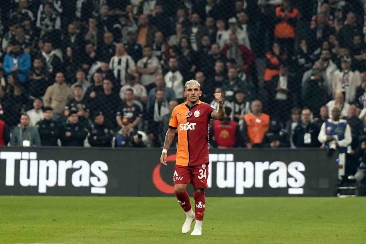 Galatasaraylı futbolcu Lucas Torreira, Beşiktaş ile oynanan derbi maçta 1-1'lik