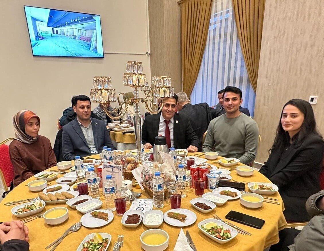 Malatya'da yeni açılan Polisevi'nde iftar programı düzenlendi. Katılımcılar arasında Vali