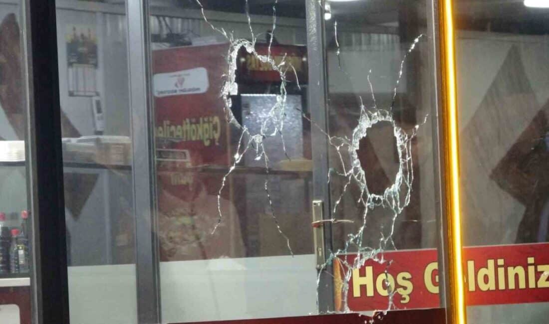 Malatya’da pompalı tüfekli saldırı olayı, iş yerinde maddi hasara yol açtı. Malatya'nın Yeşilyurt ilçesinde bir iş yerine pompalı tüfekle ateş açıldı.
