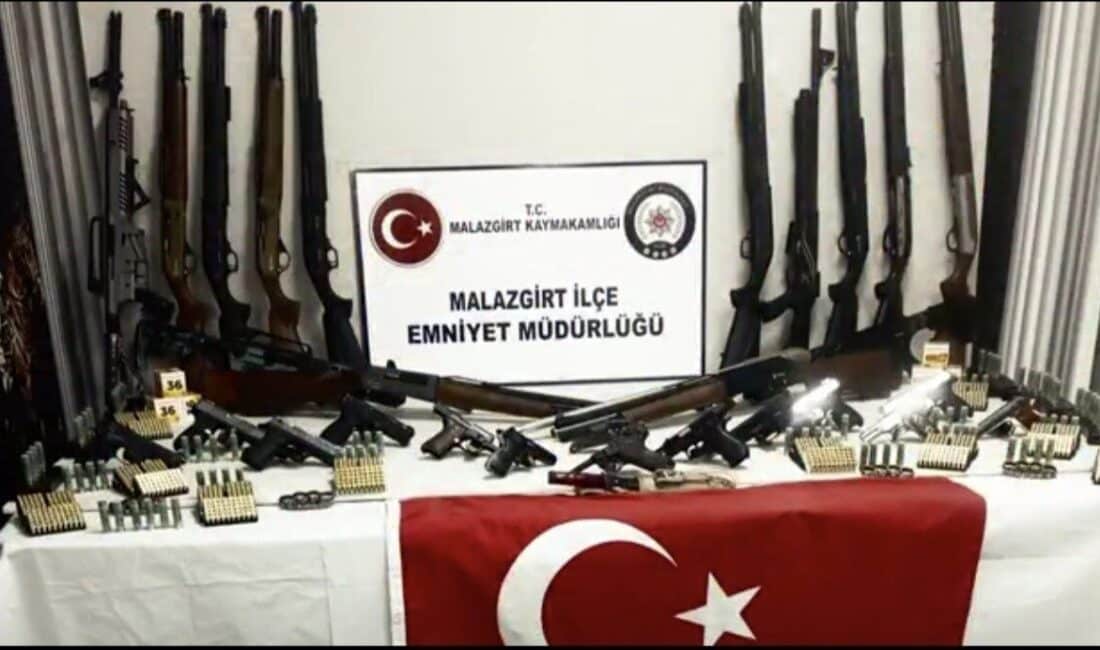 Muş’ta Düzenlenen Polis Operasyonunda Yasa Dışı Silah ve Mühimmatlar Ele Geçirildi Muş'un Malazgirt ilçesinde, polis tarafından gerçekleştirilen operasyonda yasa dışı silah