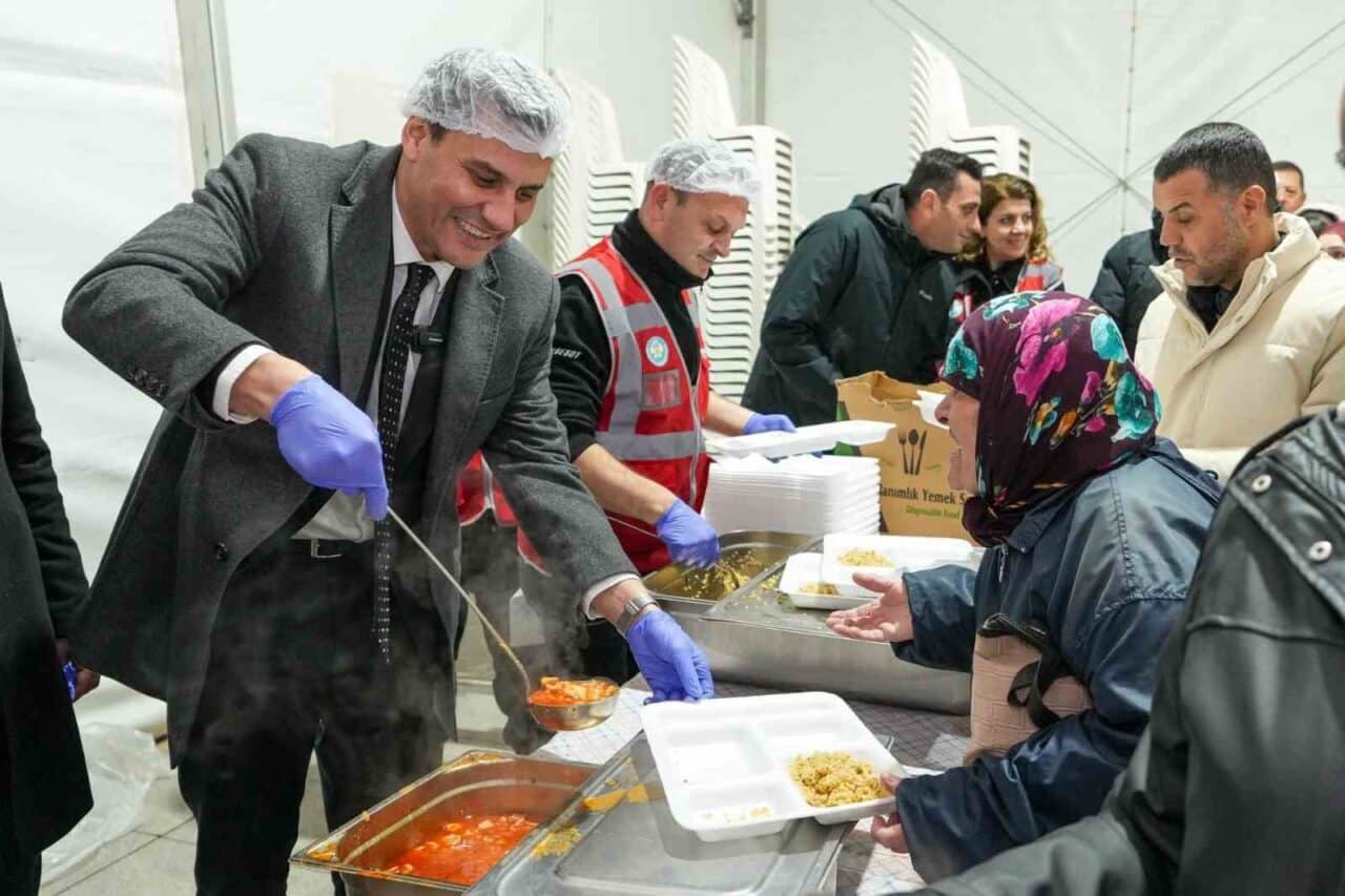 Manisa Büyükşehir Belediyesi, Ramazan'da dayanışmayı artırarak 100 binden fazla kişiye